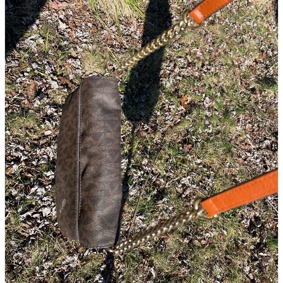 Michael Kors Monogram Crossbody Chain - Picture 8 of 14